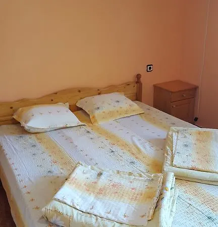 Karastoyanov بيت ضيافة *